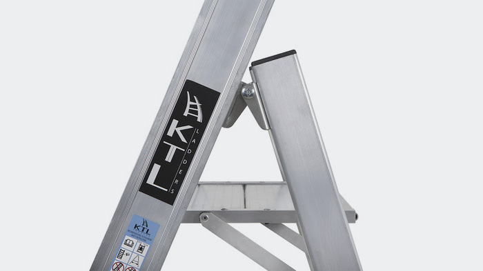 Escalera de aluminio ligero con certificado BS EN 131 Parte 2 Peldaños antideslizantes Escalera de aluminio Hyfive Paso 4